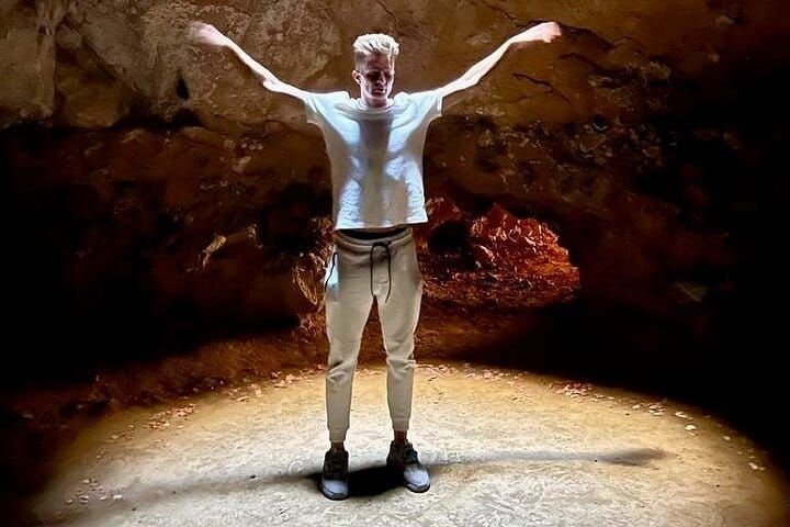 Retrato del aura en las cuevas subterráneas