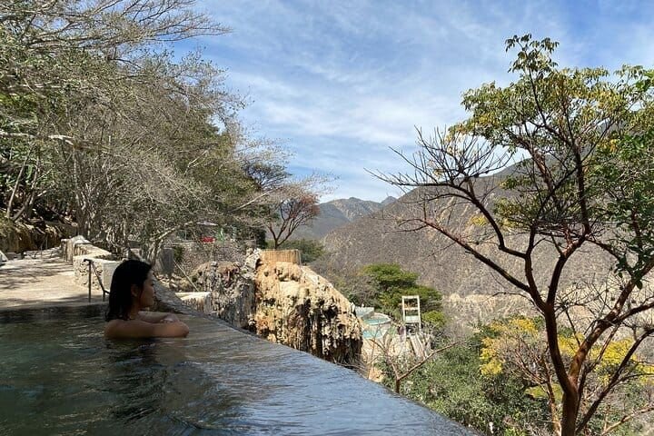 Las pozas termales de la ladera