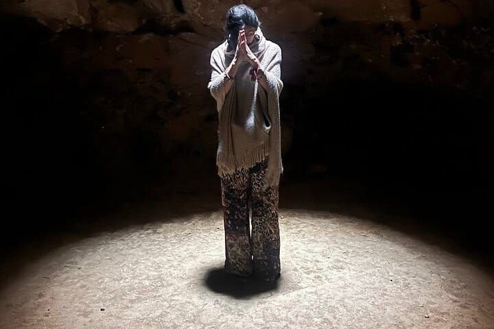 Retrato del aura en las cuevas subterráneas