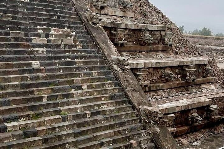 Vista de la pirámide de Quetzalcóatl