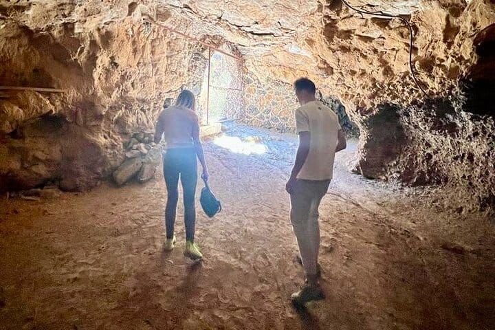 Recorrido por las cuevas subterráneas